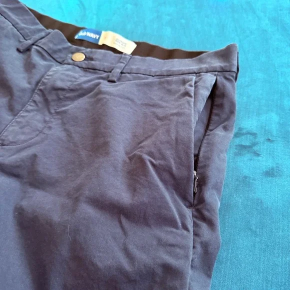 Old Navy Mens Ultimate Tech Slim Shorts Navy Blue 32 Built-In Flex - Picture 3 of 11